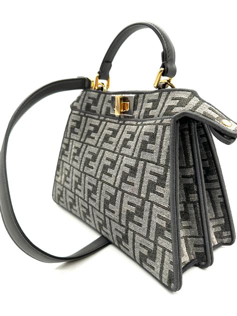 bolso fendi peekaboo